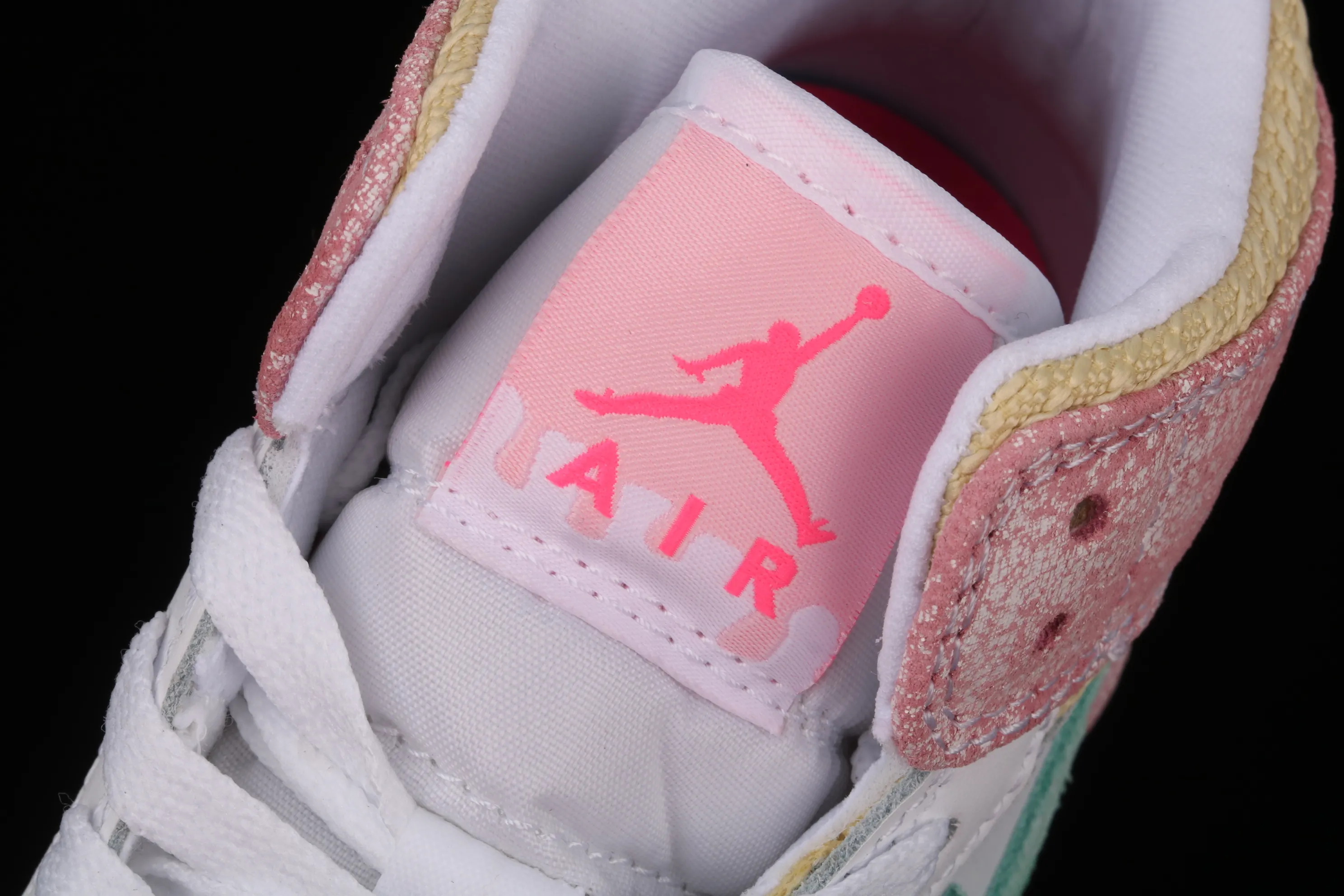 All categories Air Jordan Jordan series basketball shoes Air Jordan 1 Mid P version Air Jordan 1 Mid GS AJ1 Joe 1 Ice Cream Zhongbang basketball shoes DD1666-100